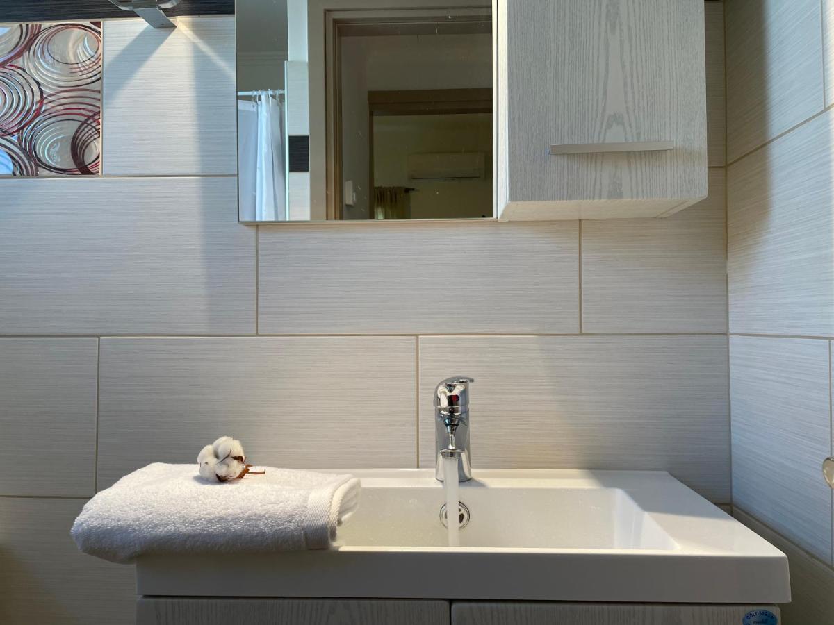 Kl Suites Lefkada - Feel At Home New Boho Apartment 400M From Beach Nidri Town Center Kültér fotó